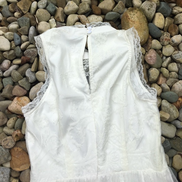 Alya Sleeveless Lace High Neck Dress Medium - Picture 4 of 11